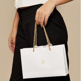 The perfect accessory to every outfit ????⁠⁠#giftsforher #giftsforhim #FineJewellery #Jewelle